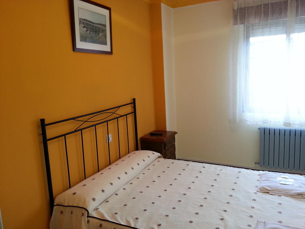 Hostal Atila Ricobayo Chambre photo